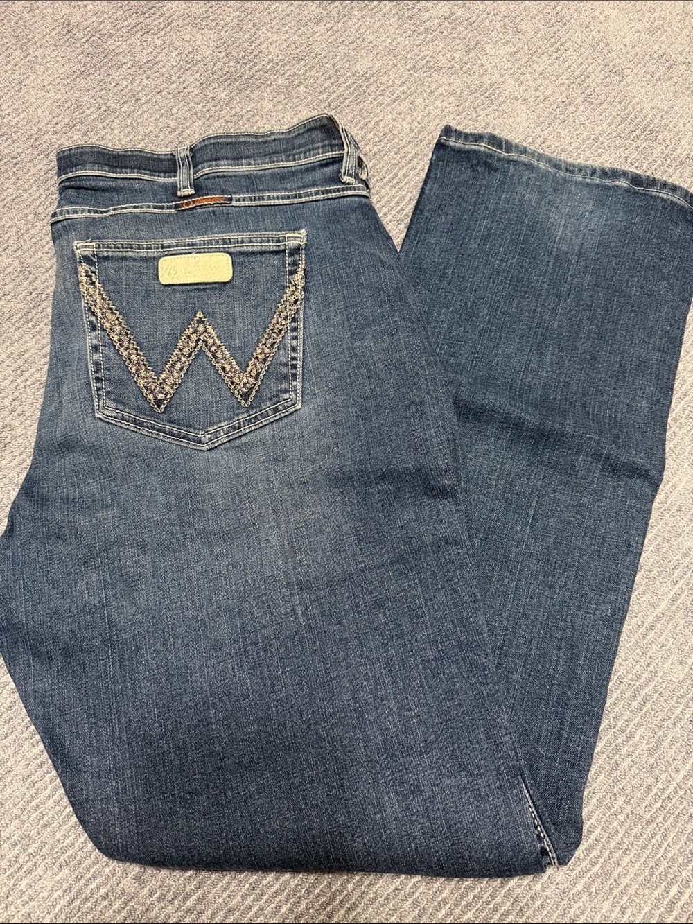 Women’s Dark Blue Wrangler Jeans with Signature W Stitch 19/20 x 34